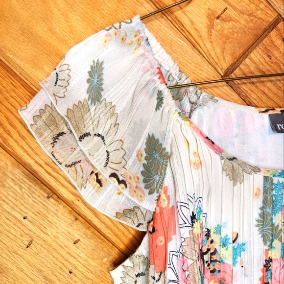 Roz & Ali small pleated flutter sleeve floral blouse - Picture 3 of 11